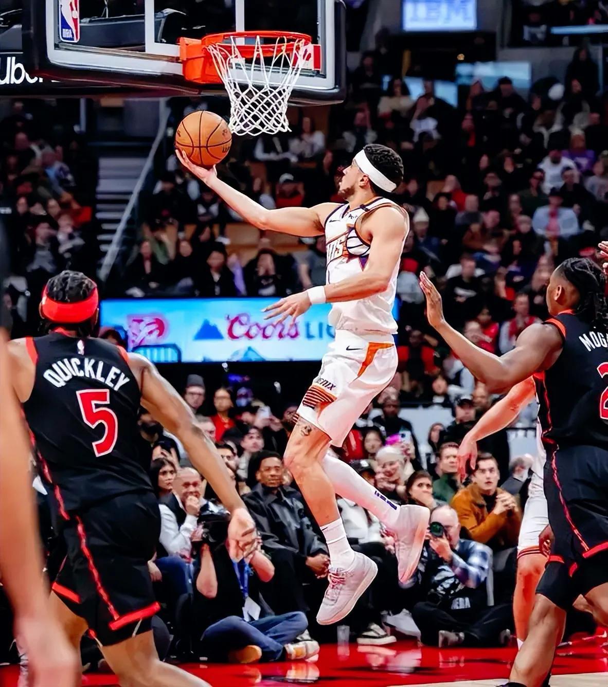 开云官网-关于加拿大队不断突破！，巴特勒连续十场比赛得分超过比赛局势复杂观众掌声雷动的信息