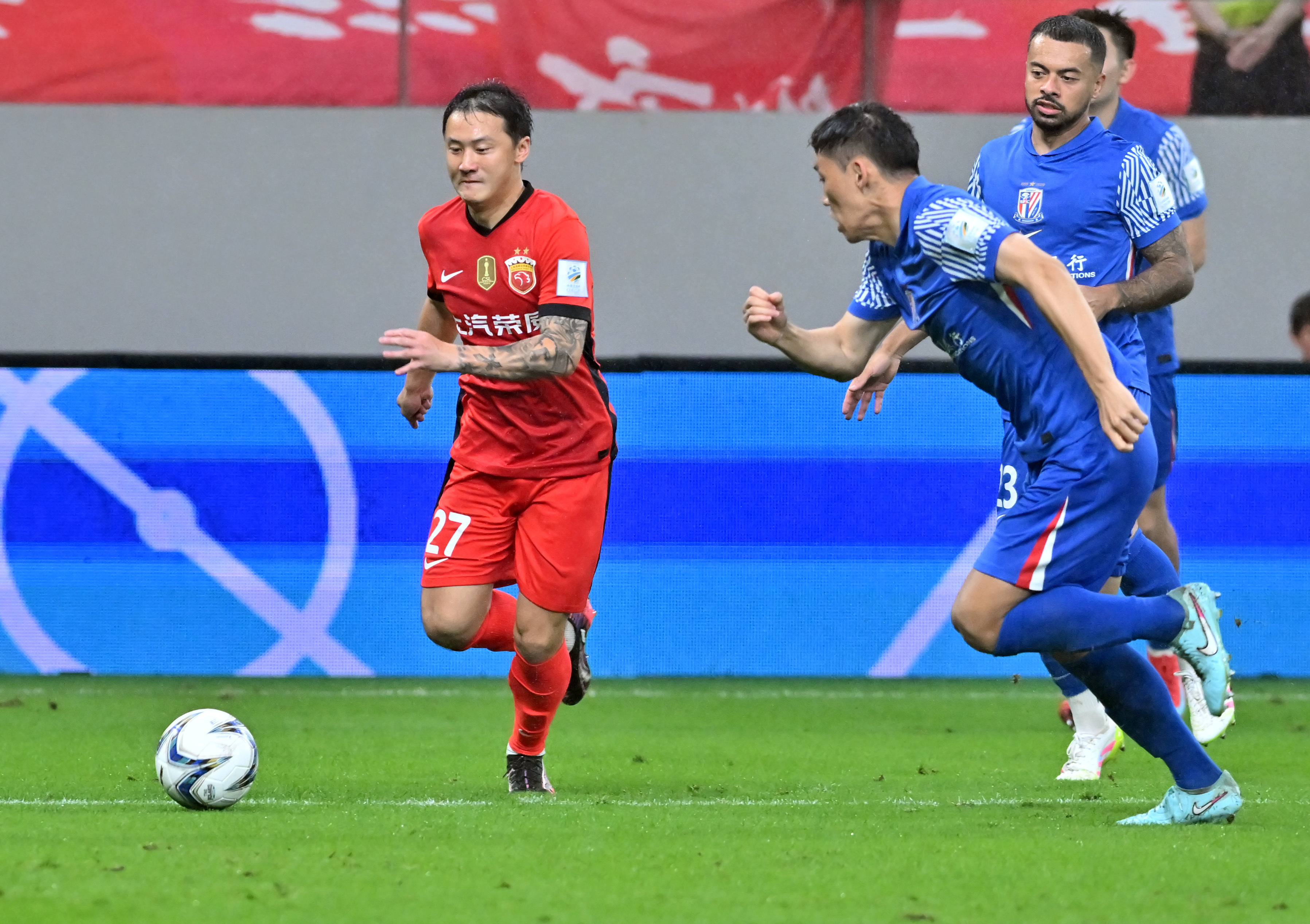 西甲今晚走向成谜；上海申花更衣室发声；赛场秩序良好；训练强度明显提升的简单介绍